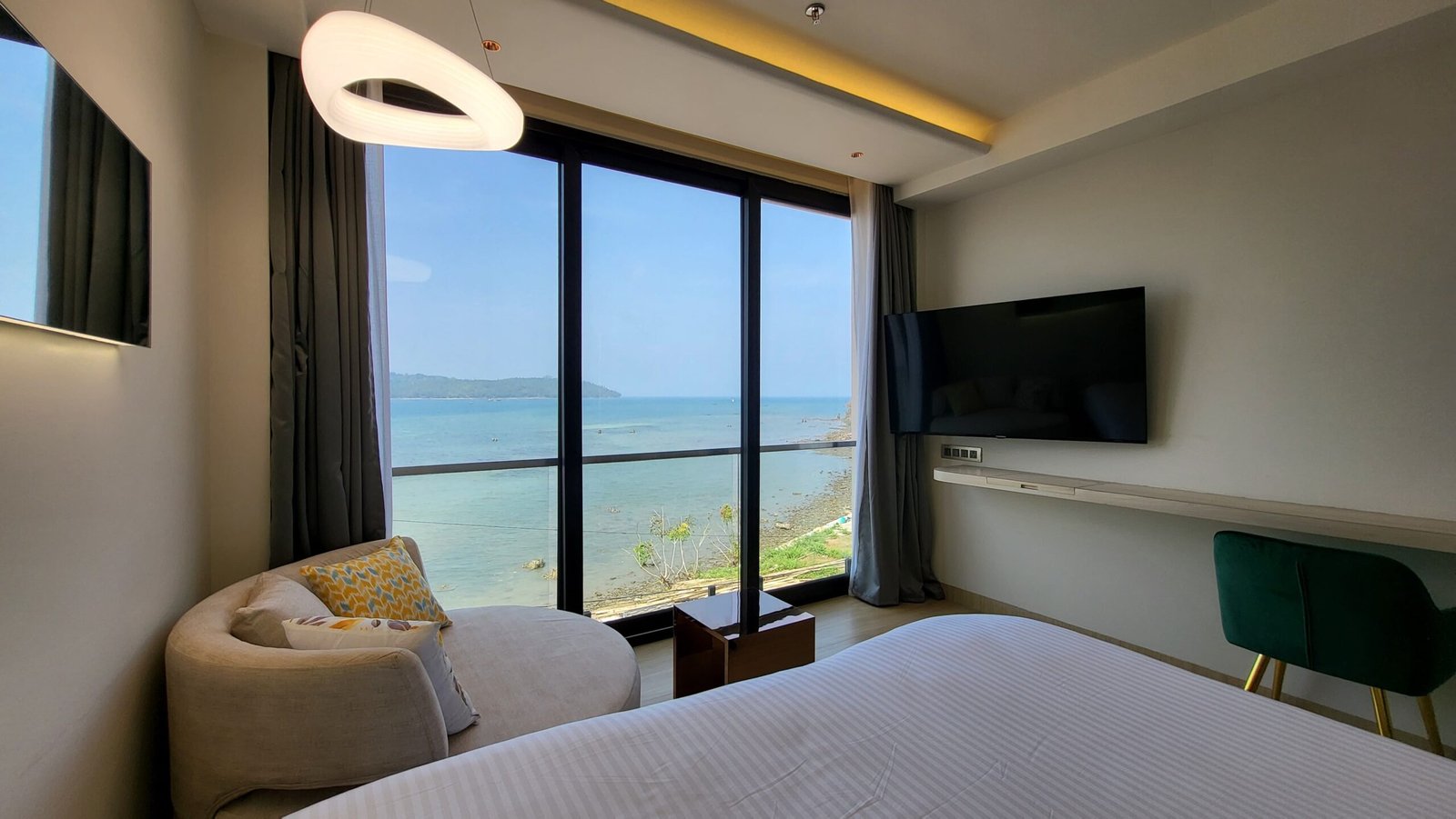 Deluxe Ocean View (2)