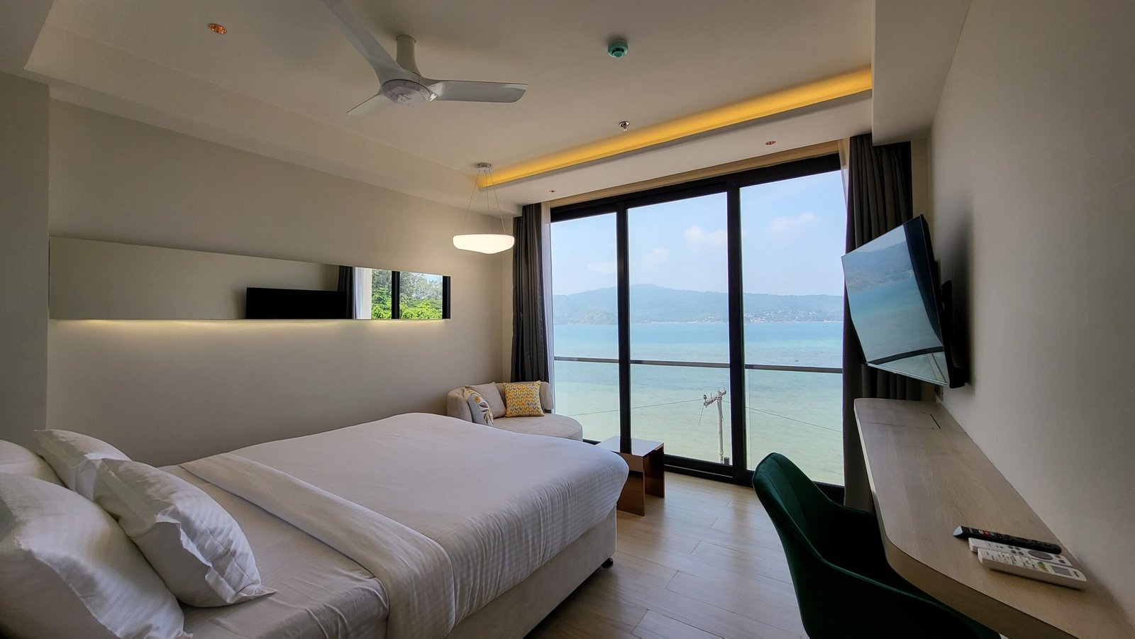 Deluxe Ocean View (3)