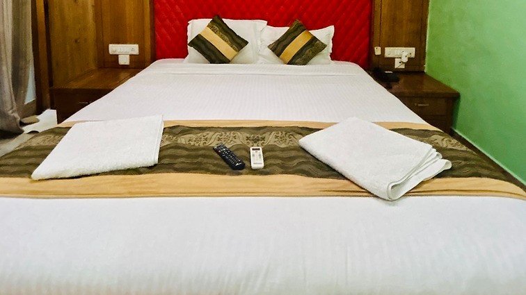 NK Internation Deluxe Room (3)