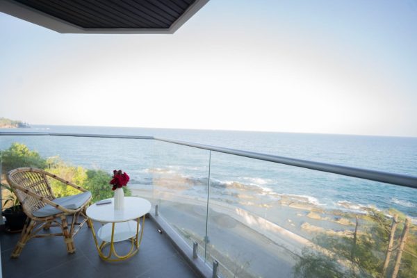 Sea cliff honeymoon suite (7)